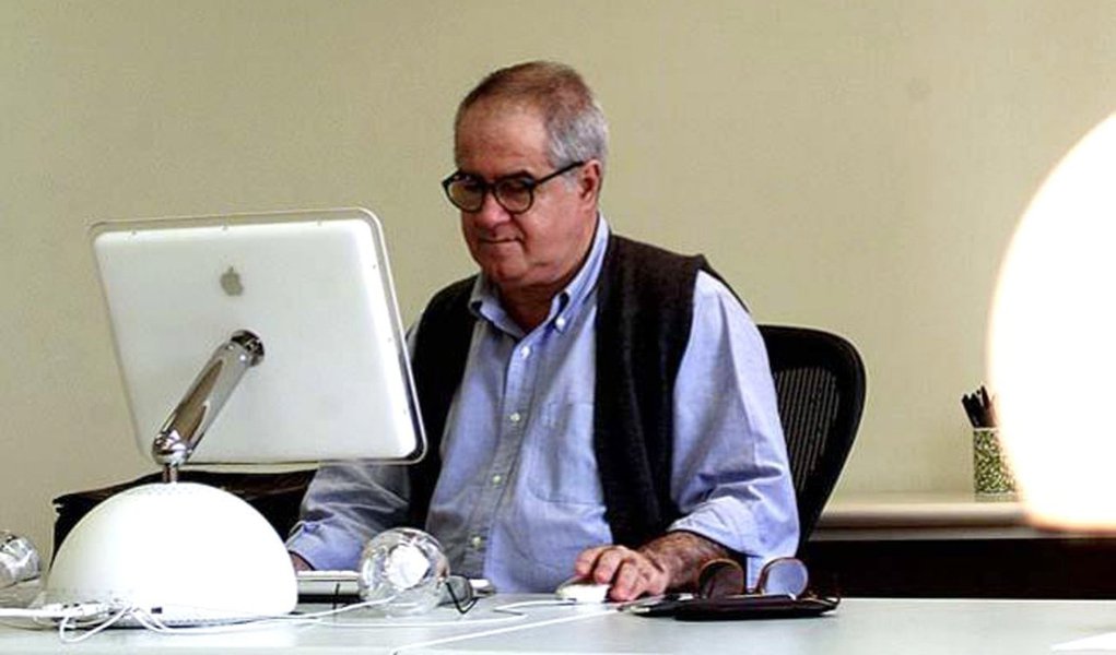 Colunista Elio Gaspari questiona o comportamento da candidata Marina Silva, que repete o modelo adotado pelo ex-ministro Antonio Palocci, e se nega a revelar a identidade dos seus clientes, que lhe pagaram R$ 1,6 milhão por palestras; "O novo é sempre bem-vindo, mas é sempre útil saber-se onde acaba o velho", diz ele