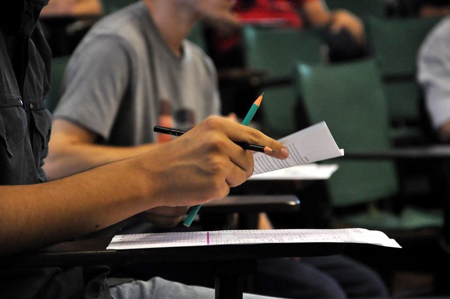 Concluintes de cursos de bacharelado, licenciatura e tecnólogo de todo Brasil devem fazer amanhã (23) o Exame Nacional de Desempenho de Estudantes (Enade); expectativa é de que 483,5 mil estudantes matriculados em 1,48 mil instituições de educação superior façam a avaliação