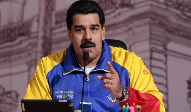 Após ter seu país declarado como ameaça à segurança nacional dos Estados Unidos, o presidente da Venezuela, Nicolás Maduro, afirmou nesta sexta-feria, 13, em uma feira de livros que prepara um evento em Washington para fazer pressão contra a medida; "Exigimos, por meio de todos os canais diplomáticos mundiais, que o presidente Obama retifique e revogue o decreto imoral que declara a Venezuela uma ameaça para os Estados Unidos", disse; governo Maduro exigiu provas da ameaça da Venezuela à segurança dos EUA; por outro lado, acusa Washington de ajudar golpistas e preparar uma intervenção militar no país