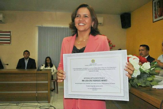 O Ministério Público do Maranhão pediu a perda de mandato da prefeita Ana Lúcia Mendes, do município de Presidente Vargas; ela é acusada de praticar atos de improbidade administrativa em licitações; além dela, sete subordinados estão sendo acusados de participar das irregularidades