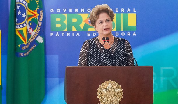 A presidente Dilma Rousseff se encontrou nesta terça (31) com Marcus Wallenberg, presidente do Conselho de Administração da SAAB, empresa sueca que vai produzir os 36 caças Gripen para o Brasil; de acordo com ele, o projeto conjunto dos dois países vai possibilitar a transferência tecnológica para a indústria aeronáutica brasileira; segundo Wallenberg, o ponto mais importante da reunião com a presidente foi o acordo em torno da “possibilidade concreta de avançar” no projeto do avião sueco, “de modo a envolver uma participação conjunta da indústria brasileira neste projeto”