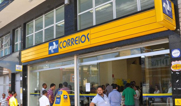 Funcionários dos Correios no Rio de Janeiro, Rio Grande do Sul e Tocantins, que haviam aderido à paralisação parcial na última semana, já voltaram ao trabalho; paralisação ainda ocorre em Mato Grosso, Roraima, Sergipe, e Minas Gerais (apenas região da Grande Belo Horizonte); na próxima quinta-feira (25), a empresa e trabalhadores devem participar de uma mediação no Tribunal Superior do Trabalho (TST); empresa garante que os Correios estão operando com normalidade em todo o Brasil; nos locais onde o movimento continua, a paralisação está concentrada na área de distribuição