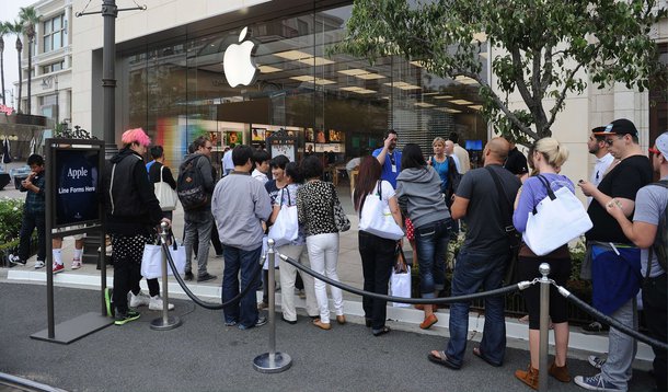 Número é recorde; presidente-executivo da companhia, Tim Cook, disse que a Apple poderia ter vendido um volume ainda maior se tivesse mais estoque disponível