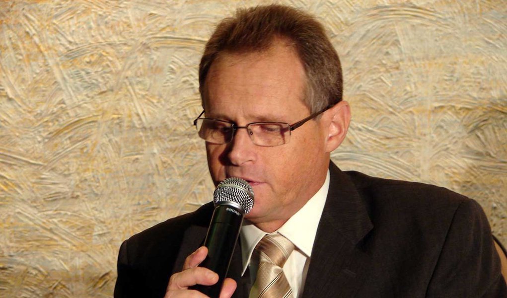 A integração entre policiais civis e militares das unidades de Polícia Pacificadora (UPP) garante o avanço do processo de pacificação nas comunidades do Rio; a conclusão é do secretário de Segurança do estado, José Mariano Beltrame; segundo ele, com a pacificação, as forças de segurança estaduais conseguem desenvolver ações de inteligência, que, normalmente, terminam em prisões; "Já ocorreram operações integradas no Complexo do Alemão, no Pavão-Pavãozinho e no Morro dos Macacos, onde traficantes foram presos, permitindo o avanço do processo de pacificação", disse