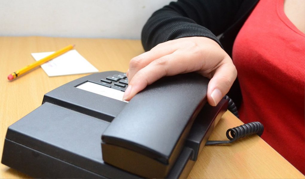 As ligações locais e interurbanas de telefone fixo para celular ficarão mais baratas para o usuário; mudanças, aprovadas nesta quinta (5) pela Agência Nacional de Telecomunicações, resultará em uma redução média de 22% no valor das ligações de telefone fixo para móvel em que os DDDs são iguais; as novas tarifas devem entrar em vigor no próximo dia 24
