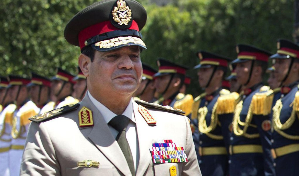 Os líderes árabes em uma cúpula no Egito anunciaram a formação de uma força militar unificada para combater as crescentes ameaças de segurança do Iêmen à Líbia; elaborar mecanismo e logística de força unificada, uma ideia lançada pelo presidente egípcio, Abdel Fattah al-Sisi, poderia levar meses; regimes semelhantes anteriores não conseguiram produzir resultados tangíveis no mundo árabe dividido