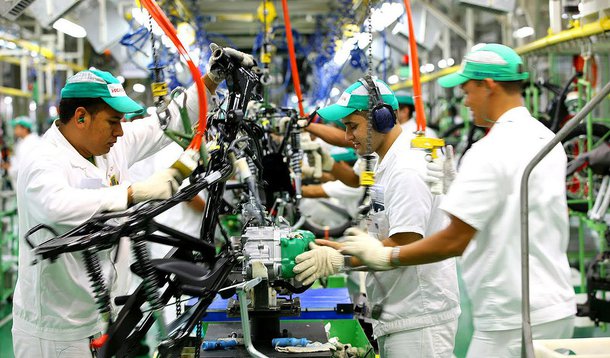 Analistas de instituições financeiras reduziram ligeiramente a previsão de crescimento da economia, de 0,20% na semana passada para 0,19%; economistas também preveem que o Banco Central deve acelerar o passo nesta semana e elevar a Selic em 0,50 ponto percentual