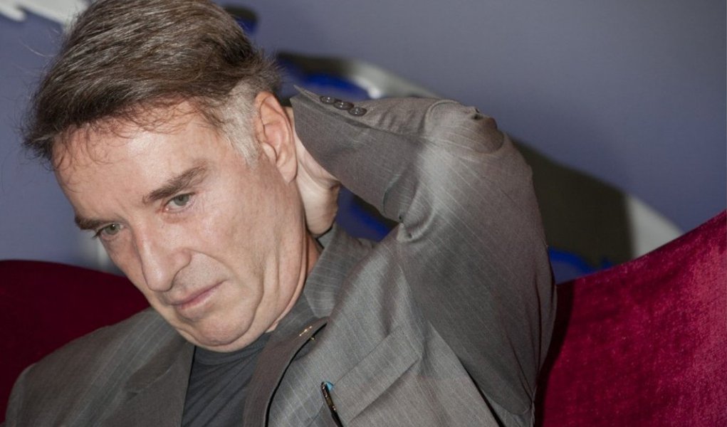 Requerimento à Justiça pretende garantir o cumprimento de uma possível condenação ao pagamento de multas e indenizações em processo judicial contra o empresário; pedido se estende a imóveis, um helicóptero e participações societárias em empresas do grupo EBX e outras companhias, além de bens vendidos a terceiros ou dados a familiares; outros sete ex-diretores da OGX foram incluídos no pedido