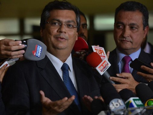 Governador do Maranhão revelou que a presidente Dilma Rousseff se mostrou simpática à ideia dele de cobrar imposto de fortunas acima de R$ 4 milhões; "No momento de crise isso se mostra ainda mais necessário. Ela pareceu bem simpática à tese", disse; Flávio Dino tem apoio dos colegas governadores do Nordeste e defende que é preciso fazer justiça social 