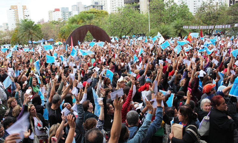 O governo de Minas Gerais e a coligação encabeçada pelo PSDB entraram com uma ação para proibir qualquer manifestação que tenha como pauta mostrar ao povo mineiro a realidade da péssima gestão na educação no Estado