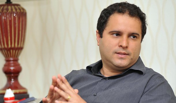 O Poder Judiciário atendeu ao pedido do Ministério Público do Maranhão e determinou ao prefeito Edvaldo Holanda Júnior a nomeação, no prazo de 10 dias, do advogado Anthony Boden para atuar como gestor na Secretaria Municipal de Trânsito e Transportes (SMTT); o objetivo é assegurar a realização do processo licitatório do transporte coletivo; a decisão acolhe o pedido formulado pelo MP-MA, questionando o descumprimento do Termo de Ajustamento de Conduta (TAC) firmado pelo município, comprometendo-se a realizar licitação, em 180 dias, no sistema de transporte público da capital