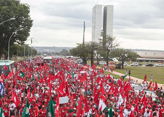 O MST não é apenas um movimento de reivindicação e protesto: é também de iniciativas, propostas, formação, e qualificação cultural de seus militantes