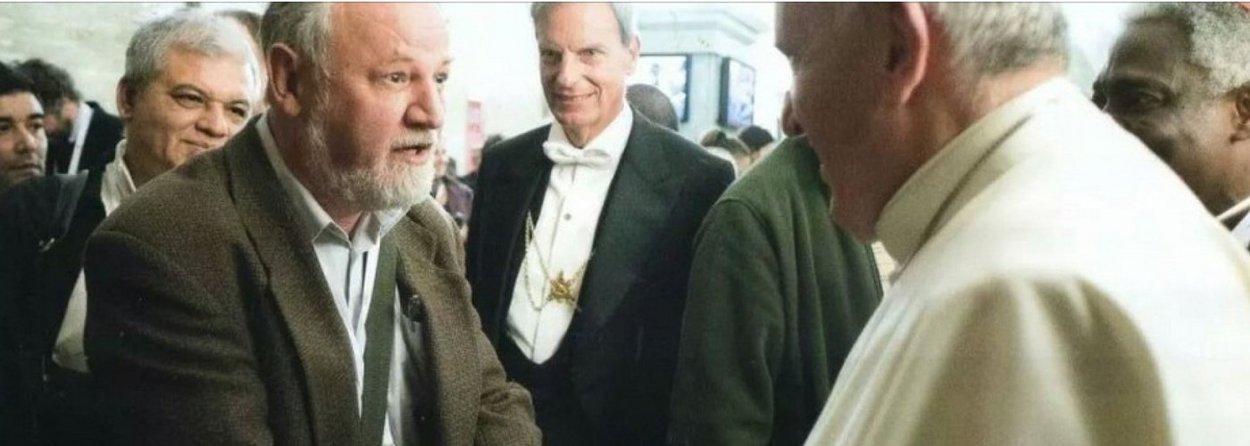 -Um dos organizadores do Encontro Mundial dos Movimentos Populares, no Vaticano, semana passada, líder do MST ajuda a reunir mais de uma centena de organizações ligadas às lutas sociais; "Em dois mil anos, Francisco é o primeiro Papa a permitir uma reunião como essa. Ele está conosco", disse Stédile; entrevista