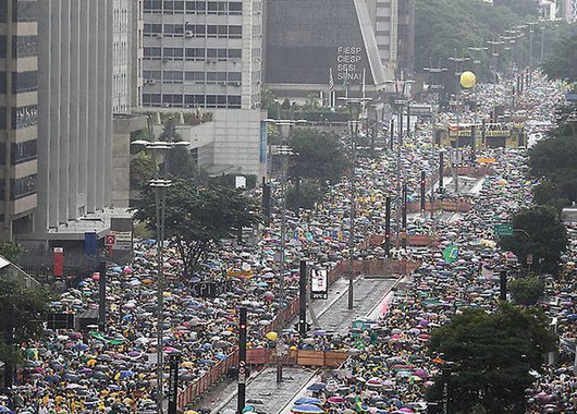 Trabalhos acadêmicos futuros mostrarão como o fenômeno de 15 de março de 2015 foi construído pelos grandes veículos