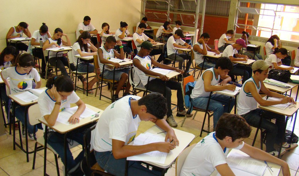 A Região Metropolitana de São Luís tem o melhor acesso à educação; é que apontam os dados do Índice de Desenvolvimento Humano Municipal (IDHM); em segundo lugar vem São Paulo (0,737), seguida por Distrito Federal e Curitiba, ambas com 0,701; por outro lado, o estado ocupa a 26ª posição entre as 27 unidades federativas brasileiras segundo o IDHM; os dados são o Atlas do Desenvolvimento Humano nas Regiões Metropolitanas Brasileiras