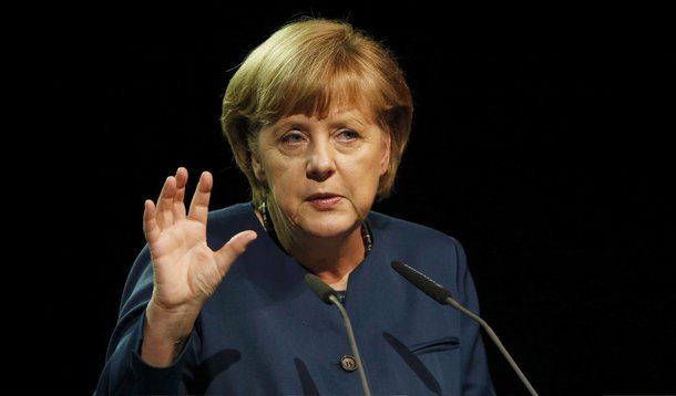 Chanceler alemã fez um claríssimo repúdio aos atos anti-imigração programados para Dresden e outras cidades germânicas; um dia depois de caminhar de braços dados com o presidente da França, François Hollande, à frente de uma passeata em Paris para homenagear as vítimas de extremistas islâmicos, Merkel recebeu o primeiro-ministro turco e pediu o diálogo entre as religiões