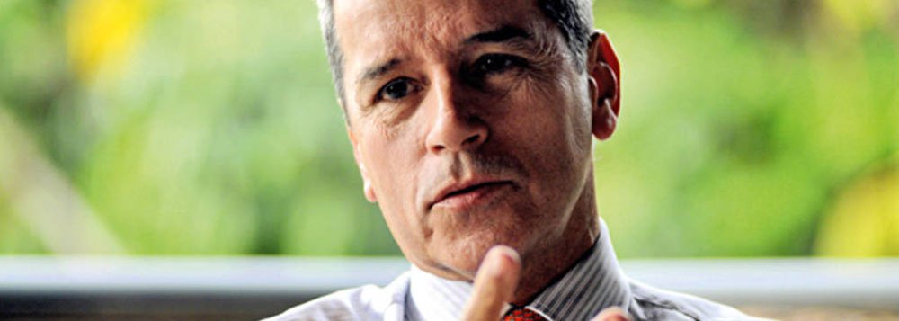 Ex-senador Luiz Estevão, que passa a cumprir o restante da pena em regime aberto, é acusado de alterar livros contábeis para justificar dinheiro de obras superfaturadas com o objetivo de construir o prédio do TRT-SP; a empresa Incal venceu a licitação em 1992, mas a obra foi abandonada em 1998, após o juiz Nicolau dos Santos Neto deixar a comissão responsável pelo empreendimento; um ano depois, uma CPI na Câmara Federal apontou que, em um contrato, 90% da Incal era transferida ao Grupo OK, do então senador Luiz Estevão