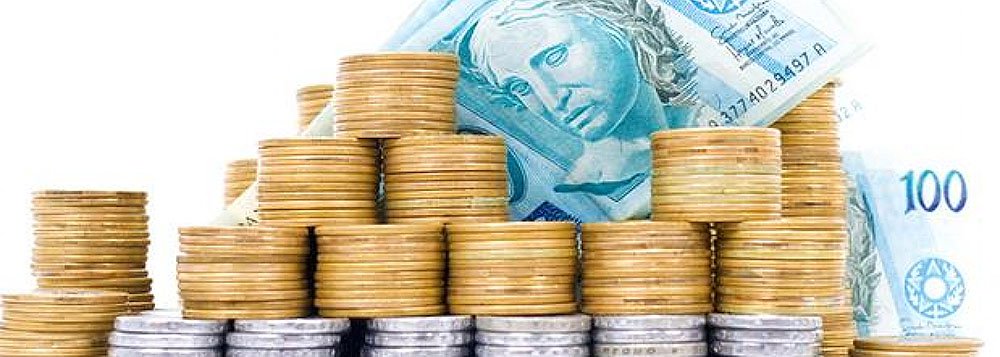 É o que aponta a mais atual projeção de despesas e receitas elaborada pelo governo do Distrito Federal; dos R$ 6,8 bilhões, R$ 3,7 bilhões são referentes a despesas que deveriam ter sido pagas na gestão Agnelo Queiroz (PT); o levantamento, divulgado pelo secretário de Fazenda, Leonardo Colombini, confirma o colapso financeiro nas contas do Executivo; com a nova reprogramação financeira, o governo trabalha para enxugar a máquina pública e aumentar a arrecadação; a receita corrente líquida prevista para 2015 na LOA era de R$ 29,4 bi; com a atualização dos valores, passou para R$ 28,7 bi, uma redução de R$ 749 mi