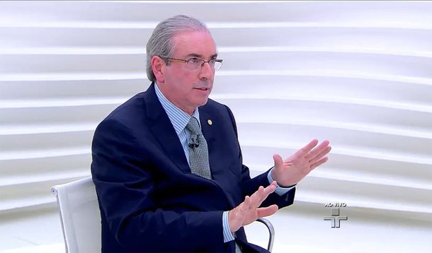 Durante participação no programa Roda Viva, o presidente da Câmara voltou a destacar o papel do ex-presidente Fernando Henrique Cardoso (PSDB) que, em Decreto, afrouxou o controle sobre os gastos da estatal; Petrobras "passou a obedecer a um regulamento próprio", e não mais a lei de licitações, o que "abriu a porteira para a corrupção, pois o diretor podia escolher quem ele convidava e permitir que empresas combinassem a quem se beneficiava, as empresas podiam combinar o seu preço"