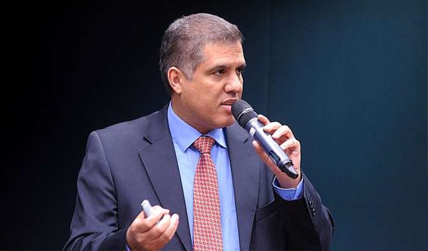 Auditores da Secretaria de Fazenda detectaram graves irregularidades na concessão de isenções fiscais pelo governo de Roseana Sarney; o esquema teria beneficiado dezenas de empresas ligadas ao grupo Sarney, a maioria sem atender aos devidos procedimentos legais; principal operador do esquema seria o ex-secretário de Fazenda, Claudio Trinchão, que autorizou a concessão de benefícios fiscais a empresas não enquadradas no programa Pró Maranhão; o valor das isenções alcança R$ 500 milhões