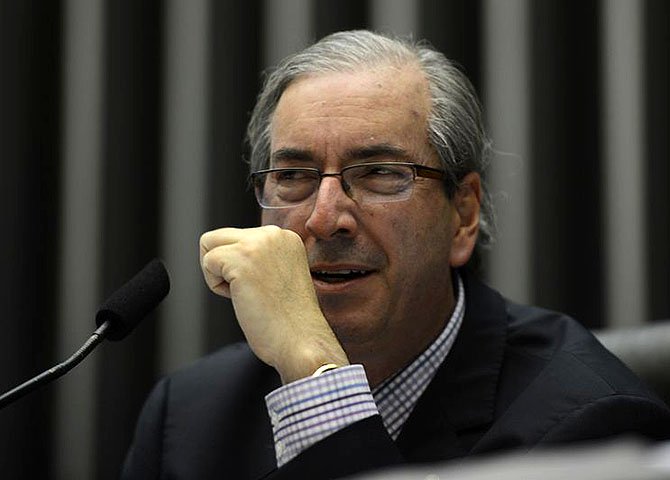 Alguns consideram a proposta do “seu” Eduardo uma palhaçada, outros a julgam produto de homossexuais enrustidos, como o “seu” Bolsonaro, o “seu” Marco Feliciano, o “seu” Silas Malafaia etc