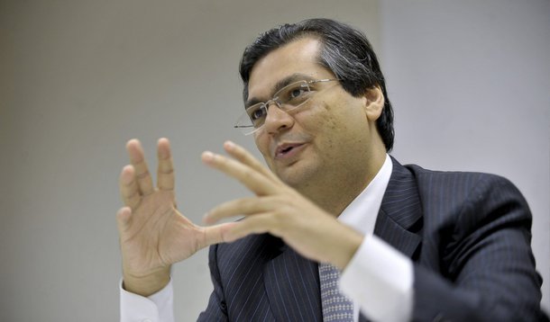 O governador eleito Flávio Dino (PC do B) reforçou sua disposição de instaurar um novo projeto de desenvolvimento no Estado e anunciou a implantação do Conselho Empresarial do Maranhão; a ideia é instaurar o Conselho a partir do dia 5 janeiro de 2014 e iniciar um ciclo de diálogo permanente entre a administração estadual e a iniciativa privada; de início, o governador eleito declarou que farão parte do conselho a Associação Comercial do Maranhão (ACM), a Câmara de Dirigentes Lojistas (CDL), a Faema, a Fecomércio e a Fiema