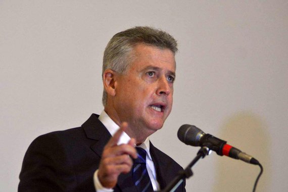 O governador do Distrito Federal, Rodrigo Rollemberg (PSB), nomeou interinamente sete pessoas que ficarão responsáveis pelas 31 Administrações Regionais do DF; de acordo com o decreto, o vice governador do Distrito Federal, Renato Santana da Silva, por exemplo, assumirá, temporariamente, o cargo de administrador Regional de Brazlândia, Ceilândia, Taguatinga e Samambaia; o governo ainda não tem gestores definitivos