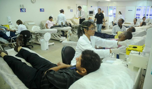 Governo do Distrito Federal pagou R$ 8,4 milhões referentes às horas extras dos funcionários da Saúde; o montante corresponde ao mês de janeiro e foi dividido entre 4,6 mil profissionais; sindicatos confirmara o depósito