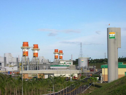 Estatal negou que a retirada da Usina Termelétrica Azulão do leilão de energia A-5, realizado em novembro do ano passado, tenha sido motivada "por suspeitas de corrupção", como consta de matéria do jornal; nota da empresa diz que o projeto da usina não estava pronto para participar dos leilões de 2014, "porque o modelo de negócio do projeto foi alterado, sendo necessário realizar outra concorrência"