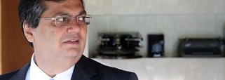 'Esse é o nosso desafio, fazer uma revolução democrática burguesa. Garantir o cumprimento da lei, dos contratos, incentivar os investidores privados, novas formas de organização do Estado que contemplem a participação popular ', disse o governador eleito do Maranhão, Flávio Dino; segundo ele, as últimas gestões tiveram "medo do capitalismo" porque haveria nesse sistema a "concorrência, o livre mercado, o fim a privilégios de castas ou de estamentos que explicavam esse poder absoluto que eles [família Sarney e seus aliados] ostentavam" 