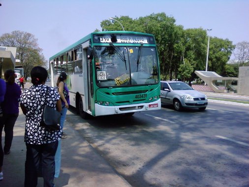 Tribunal de Justiça do Distrito Federal julgou inconstitucional a lei que autorizava o governo a pagar dívidas trabalhistas de empresas rodoviárias que operavam o sistema antes da licitação do transporte público; quando propôs a lei, o GDF estimava repassar até R$ 120 milhões às empresas; cabe recurso; a sentença tem efeito retroativo, ou seja, pelo menos seis empresas que receberam repasses do Executivo terão que devolver os valores recebidos