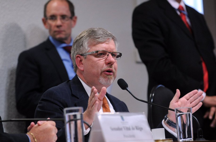 Relator da CPMI, deputado Marco Maia (PT-RS), informou que o conteúdo da delação premiada ainda não está no STF e pode demorar meses para chegar em razão da quantidade de informações fornecidas por Costa à Polícia Federal e ao Judiciário do Paraná. "A nossa busca é para obter essas informações. Não podem ser informações vazias, acusações e levantamento de nomes sem que estejam alicerçadas em provas", disse