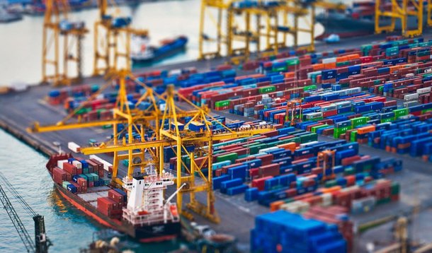A balança comercial brasileira voltou a ter déficit (exportações menores que importações) na segunda semana de novembro, de US$ 804 milhões. O valor resulta de US$ 3,678 bilhões em exportações e US$ 4,482 bilhões em importações