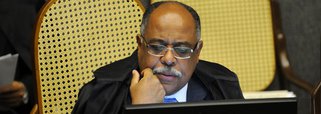 Nome do ministro do STJ (Superior Tribunal de Justiça) Benedito Gonçalves ganha força para ocupar vaga deixada por Joaquim Barbosa por não despertar resistências e por comportamento afável; ele também contaria com o apoio de personalidades como o cantor Martinho da Vila