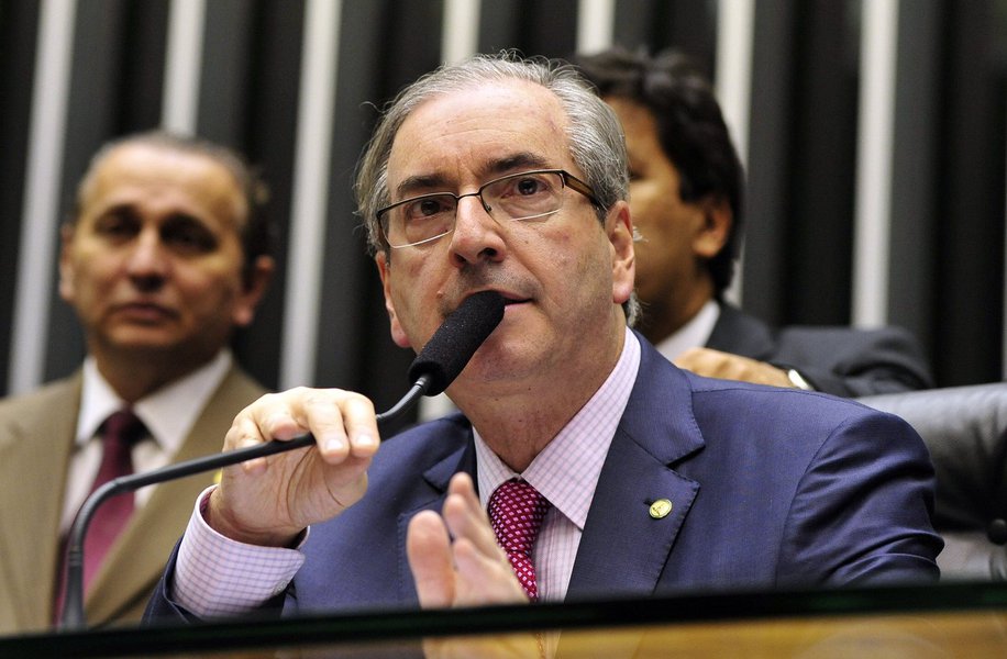 Depois da aprovação do projeto que regulamenta a terceirização, o presidente da Câmara pretende anunciar hoje, durante ato da Força Sindical pelo Dia do Trabalhador, um projeto que aumenta a capitalização do FGTS; há um ano, sobre proposta do deputado Paulinho da Força sobre o tema, a presidente Dilma comentou que a medida causaria "insuperável desequilíbrio orçamentário"