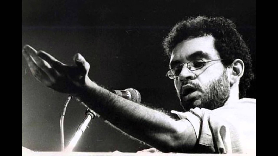 Em artigo especial para o 247, o jornalista Palmério Doria avalia a disputa pelo uso da marca Legião Urbana, que foi criada por Renato Russo, mas é disputada por ex-integrantes da banda; "Os ambiciosos ex-pajens de Renato estão perdendo no mérito. Não vão morder o dinheiro que não lhes pertence", diz ele; Doria também questiona o uso de canções de Renato, como ´Que país é esse?´em manifestações de extrema-direita; "O mais amargo tributo que os grandes artistas pagam é o eventual desvio de finalidade das obras que nos legam"