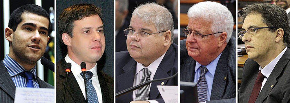 Empreiteiras investigadas pela Operação Lava Jato fizeram doações para 255 deputados nas eleições desse ano; os parlamentares que mais receberam, em ordem de volume de dinheiro, são Alexandre Leite (DEM-SP), Arthur Bisneto (PSDB-AM), Lúcio Vieira Lima (PMDB-BA), Nelson Meurer (PP-PR) e Carlos Zarattini (PT-SP); cada um foi beneficiado com mais de R$ 1 milhão cada