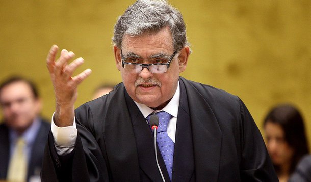 Segundo o criminalista Antonio Cláudio Mariz de Oliveira, “as prisões cautelares, lamentavelmente, em sua maioria, estão sendo decretadas para atender a uma sociedade sequiosa por castigo, para atender a uma mídia sensacionalista e, agora, de forma já confessada, para se obterem delações, objetivo desprovido de qualquer justificativa legal e ética, semelhante à tortura”