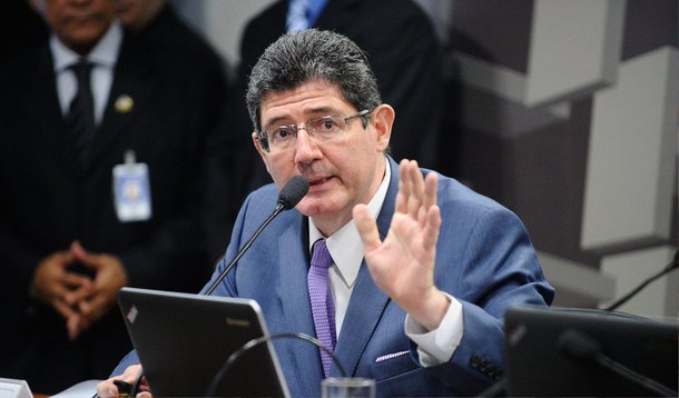 A decisão acontece no momento em que o governo realiza forte ajuste fiscal, coordenado pelo ministro Joaquim Levy, para reequilibrar as contas públicas, e que a arrecadação federal continua fraca por conta da baixa atividade econômica e grandes desonerações; a exceção será para bancos, 10 anos depois de os tributos terem sido zerados; medida vai gerar arrecadação anual de cerca de R$ 6,5 bilhões