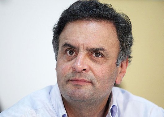 Talvez devido à "mardita" ressaca causada pela queda nas pesquisas eleitorais e pelas defecções em sua campanha, o cambaleante Aécio Neves decidiu investir novamente contra os ativistas digitais