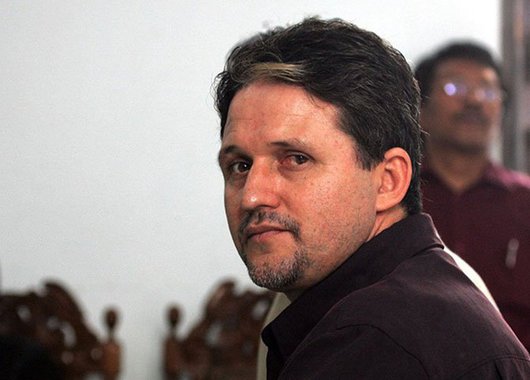 Penalizar um ser humano com fuzilamento em pleno século 21 é um total retrocesso.  Mas se tivéssemos um combate mais eficaz às drogas, aos crimes hediondos e aos pequenos delitos, não precisaríamos fazer uso nem do poste, nem do paredão