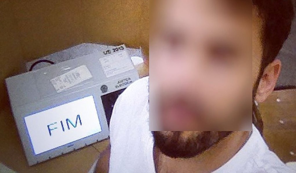 O Tribunal Superior Eleitoral (TSE) deverá investigar os casos de "selfie" nas urnas, com eleitores tirando e publicando fotos no momento em que votam; fotografar ou filmar o voto é crime previsto pelo Código Eleitoral brasileiro, e dá até dois anos de prisão; se a foto for parar nas redes sociais, pode ser também outro crime – boca de urna – que rende seis meses a um ano de detenção, e multa de R$ 5.320 a R$ 15.961,50; muitos eleitores postaram, em seus perfis nas redes sociais, imagens das urnas eletrônicas que mostravam os números que digitaram ou a conclusão da votação