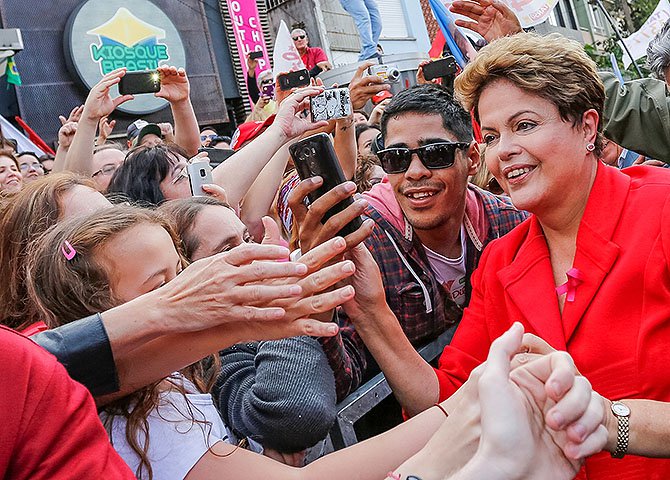 Como eleitor de Dilma, tomado pelo espírito da indignação e diante das infâmias do senador tucano derrotado, sinto-me na obrigação, dever e direito em apresentar, junto ao judiciário, representação contra Aécio Neves