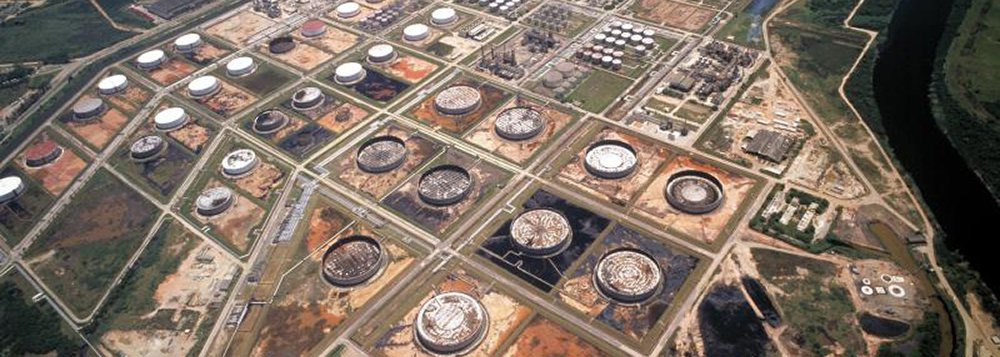 A conclusão de problemáticas refinarias em Pernambuco e Rio de Janeiro estará prevista no Plano de Negócios 2015-2019 da Petrobras a ser divulgado até junho, mas ainda há incertezas sobre quando e como serão efetivados os investimentos para o encerramento das obras nas unidades envolvidas no escândalo de corrupção