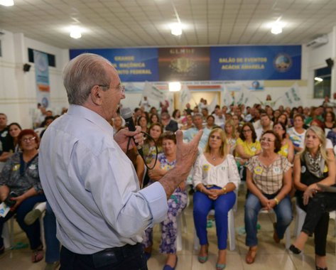 No domingo (12), Dia das Crianças, penúltimo antes da votação do segundo turno, o candidato ao Palácio do Buriti pelo PR fez caminhada em Taguatinga, onde falou sobre suas propostas para a educação; assim como seu adversário, Rodrigo Rollemberg (PSB), defendeu o ensino em tempo integral em todas as escolas; Frejat aproveitou para criticar: “Os votos do Rodrigo não são consistentes. As propostas dele não têm prazo, não têm data e hora pra começar”