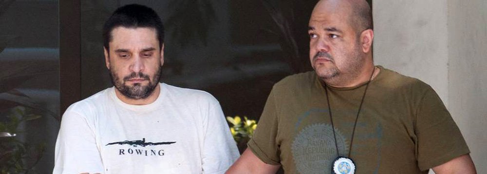 Tribunal de Justiça do Rio de Janeiro (TJ-RJ), considerou que Daniel de Oliveira Coutinho é inimputável no processo da morte do pai, o cineasta Eduardo Coutinho; o magistrado submeteu Daniel, que é réu no processo, à medida de segurança de internação em estabelecimento oficial para portadores de doença mental. O prazo é de, no mínimo, três anos; no dia 2 de fevereiro de 2014, Daniel matou o pai com golpes de faca e feriu a mãe, Maria das Dores de Oliveira Coutinho; ela conseguiu escapar ao se trancar em quarto da casa