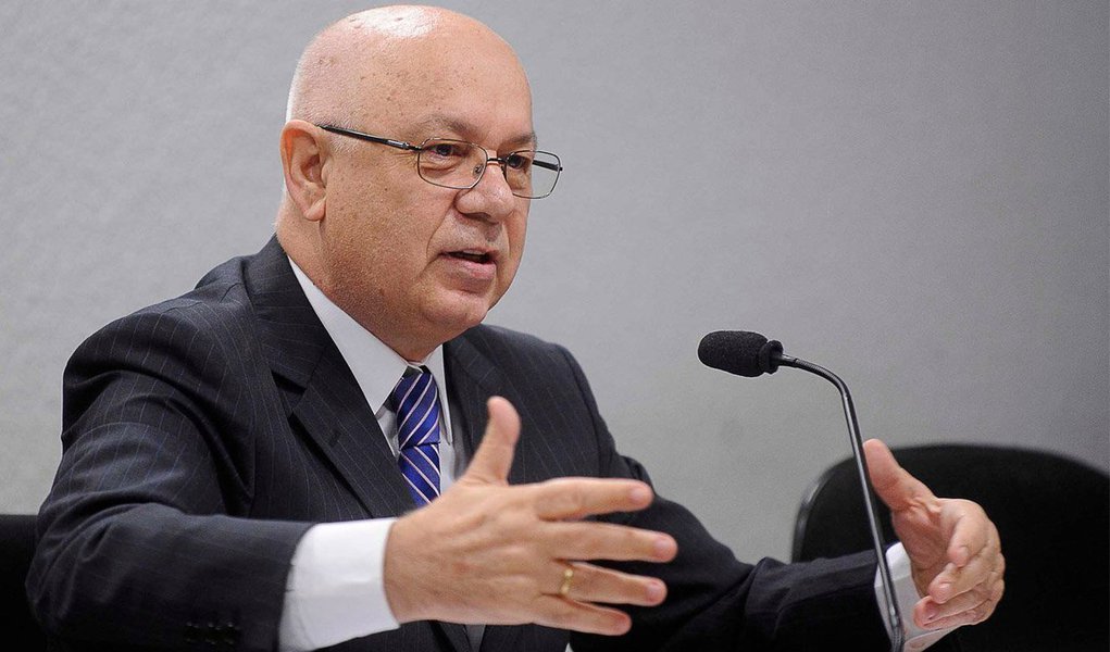 Ao admitir abertura de inquéritos contra os citados na Lista de Janot, o ministro do Supremo Tribunal Federal Teori Zavascki, relator das investigações, lembrou que a medida não representa juízo antecipado sobre autoria e materialidade do delito; em todos os despachos, o ministro cita os políticos como "possivelmente implicados" na representação criminal formulada por Rodrigo Janot; ao autorizar a abertura dos inquéritos, Teori determina também a quebra do sigilo dos procedimentos, a anexação dos documentos já levantados, testemunho pessoal dos citados e realização de diligências específicas