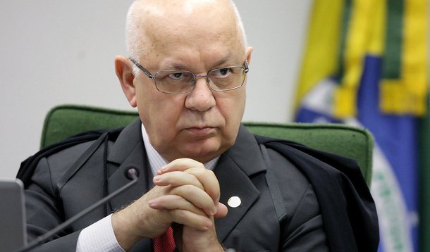 Ministro Teori Zavascki, do Supremo Tribunal Federal (STF), atendeu ao pedido da Procuradoria-Geral da República (PGR), que argumentou que precisa realinhar a estratégia na condução da investigação; decisão envolve sete inquéritos abertos pelo Supremo sobre 40 investigados, entre eles os presidentes da Câmara dos Deputados, Eduardo Cunha (PMDB-RJ), do Senado, Renan Calheiros (PMDB-AL) e o ex-tesoureiro do PT João Vaccari Neto, preso ontem