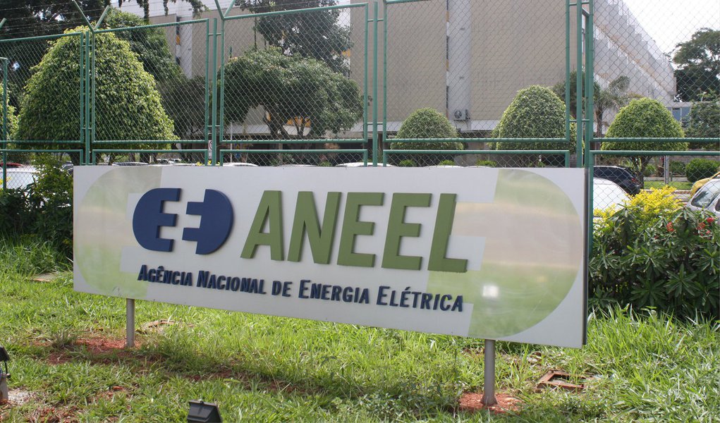Leilão foi realizado na capital paulista para a compra de energia elétrica de empreendimentos de geração existentes (A-1); a agência também negociou energia nas modalidades disponibilidade, para fonte termelétrica, e quantidade, para outras fontes energéticas; contratos começam em janeiro de 2015 e valem por três anos