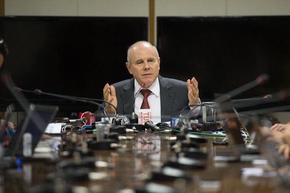 "A projeção parece pessimista por parte do fundo. Tivemos um primeiro semestre mais fraco, porém estamos observando recuperação da economia brasileira no segundo semestre. A partir de julho, temos uma aceleração moderada do crescimento", declarou o ministro da Fazenda; FMI estimou crescimento de 0,3% para o Brasil em 2014; para Guido Mantega, as estimativas foram influenciadas pelo baixo crescimento da economia mundial